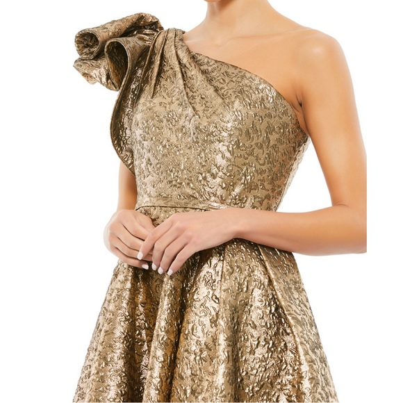 Mac Duggal one shoulder gold metallic midi cocktail dress - Picture 2 of 4